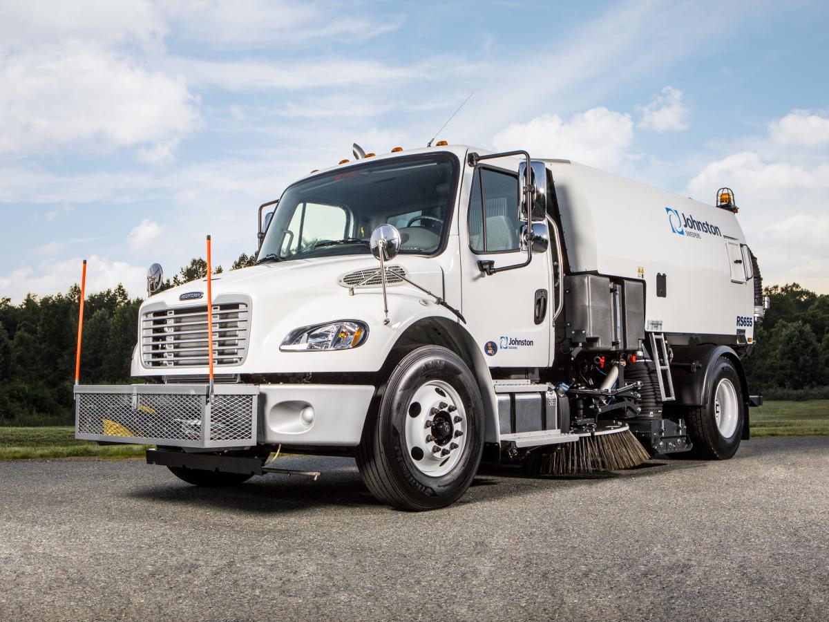 RS655 Regenerative Air Street Sweeper - side angle RS655 Regenerative Air - in lot