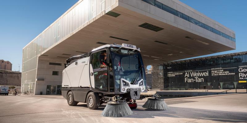 Compact sweeper c202
