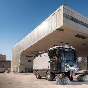 Compact sweeper c202