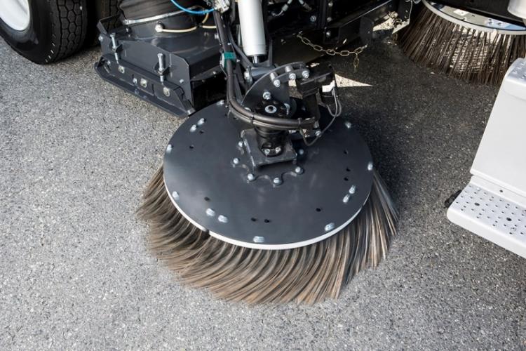 Gutter broom