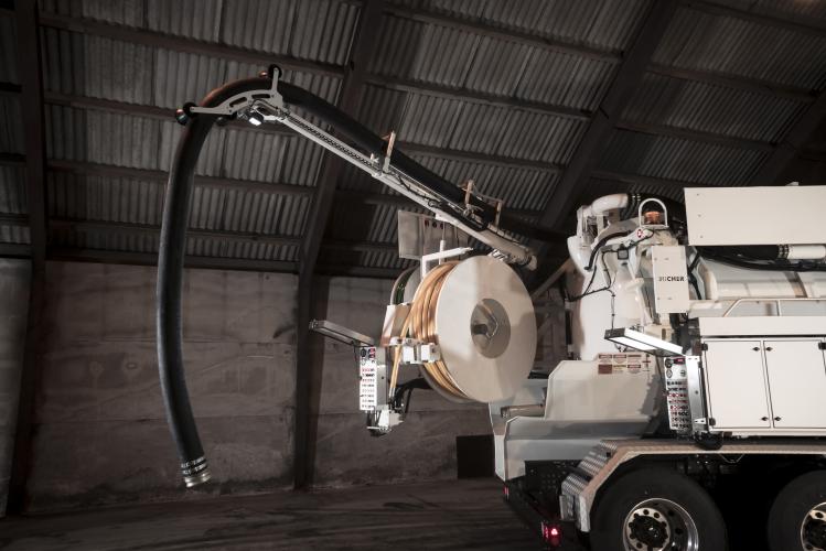 RECycler 315 rear side view extended hose