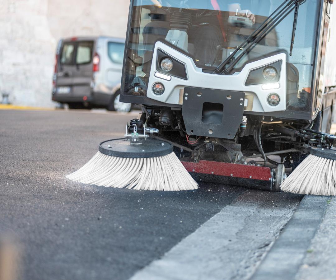 C202_Individual brush arm control